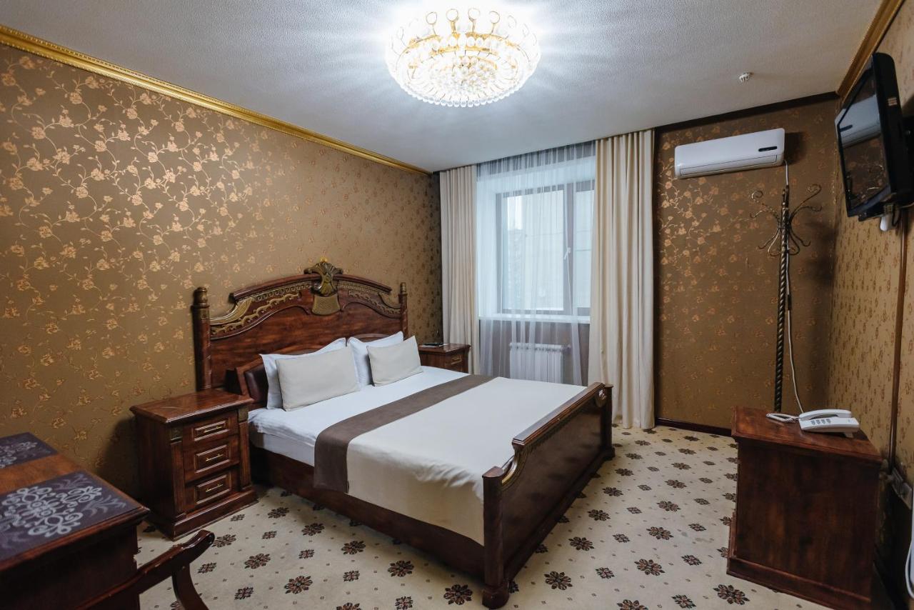 Altyn Adam Hotel Петропавловск Екстериор снимка