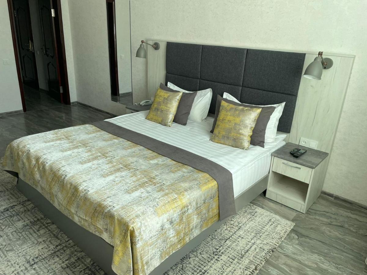 Altyn Adam Hotel Петропавловск Екстериор снимка
