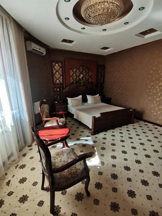 Altyn Adam Hotel Петропавловск Екстериор снимка