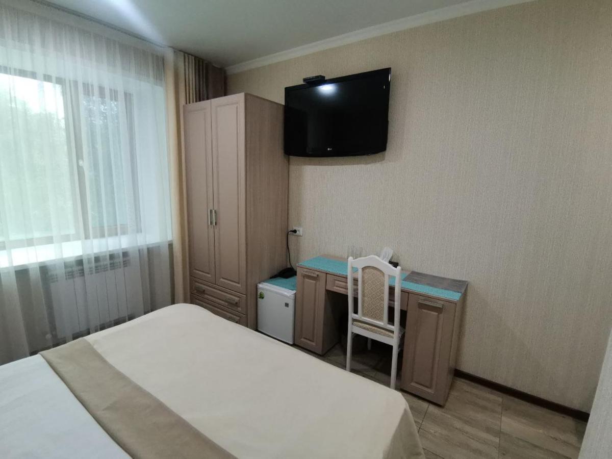 Altyn Adam Hotel Петропавловск Екстериор снимка