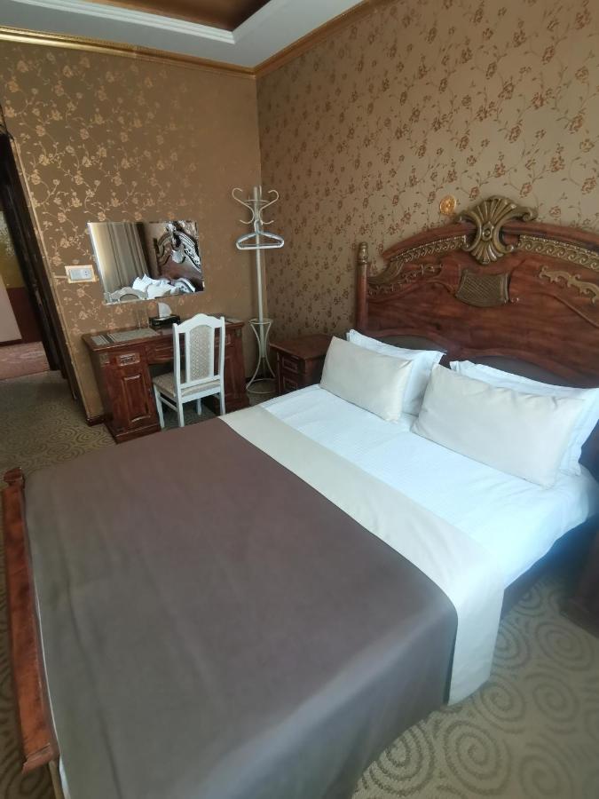 Altyn Adam Hotel Петропавловск Екстериор снимка