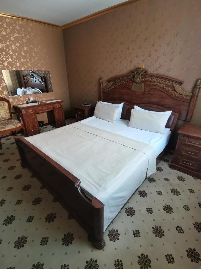 Altyn Adam Hotel Петропавловск Екстериор снимка