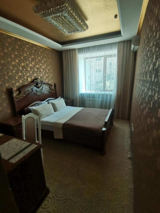 Altyn Adam Hotel Петропавловск Екстериор снимка