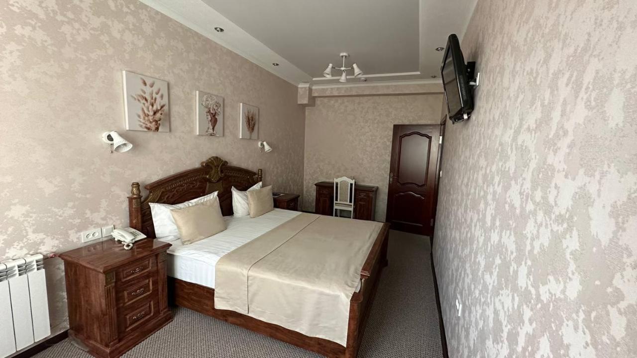 Altyn Adam Hotel Петропавловск Екстериор снимка