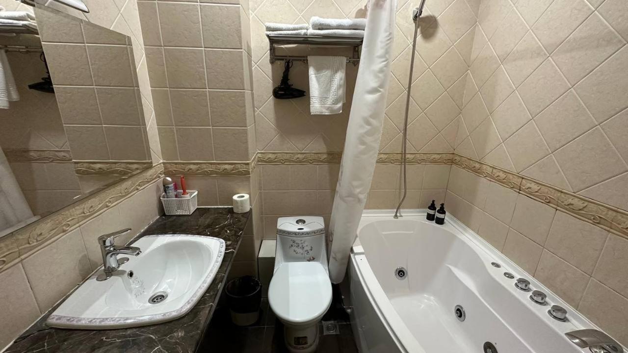 Altyn Adam Hotel Петропавловск Екстериор снимка