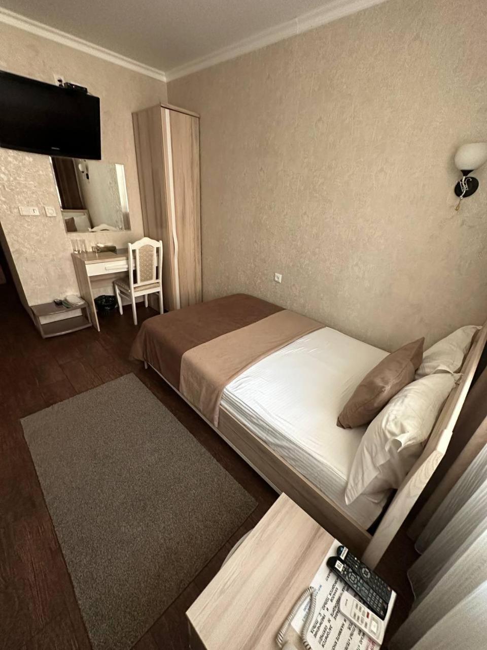 Altyn Adam Hotel Петропавловск Екстериор снимка