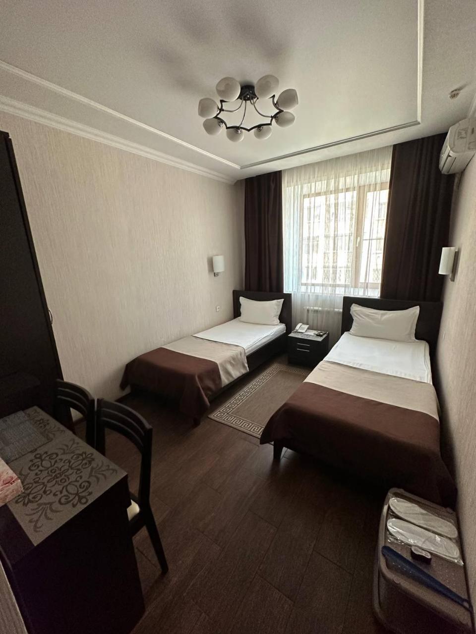 Altyn Adam Hotel Петропавловск Екстериор снимка