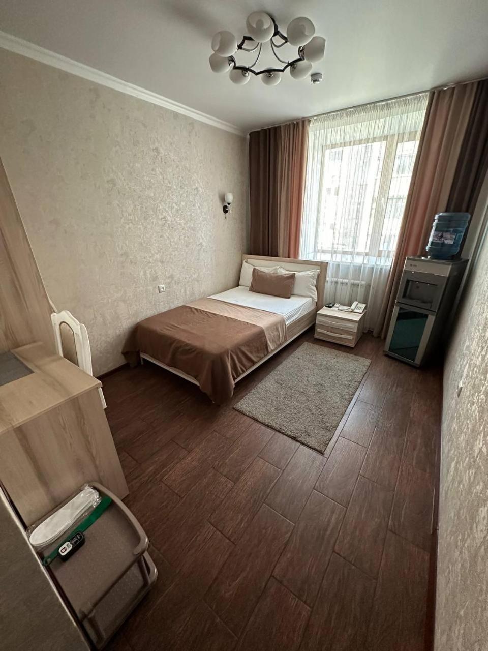 Altyn Adam Hotel Петропавловск Екстериор снимка