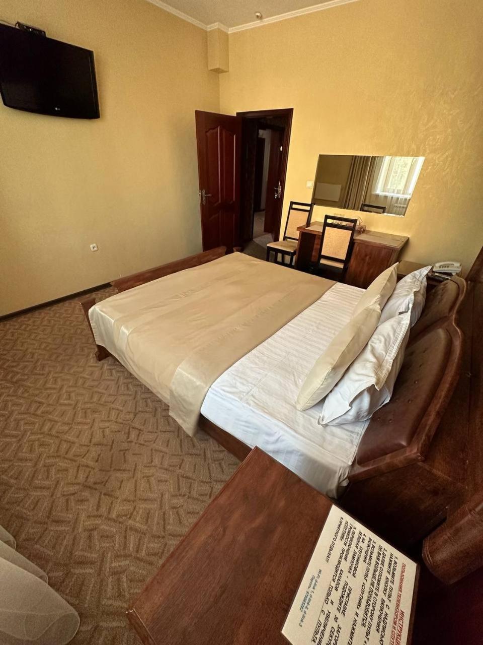 Altyn Adam Hotel Петропавловск Екстериор снимка