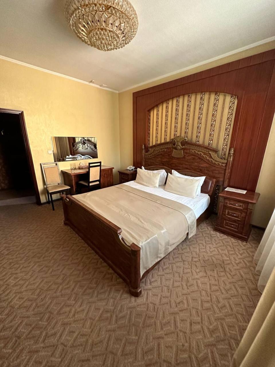 Altyn Adam Hotel Петропавловск Екстериор снимка