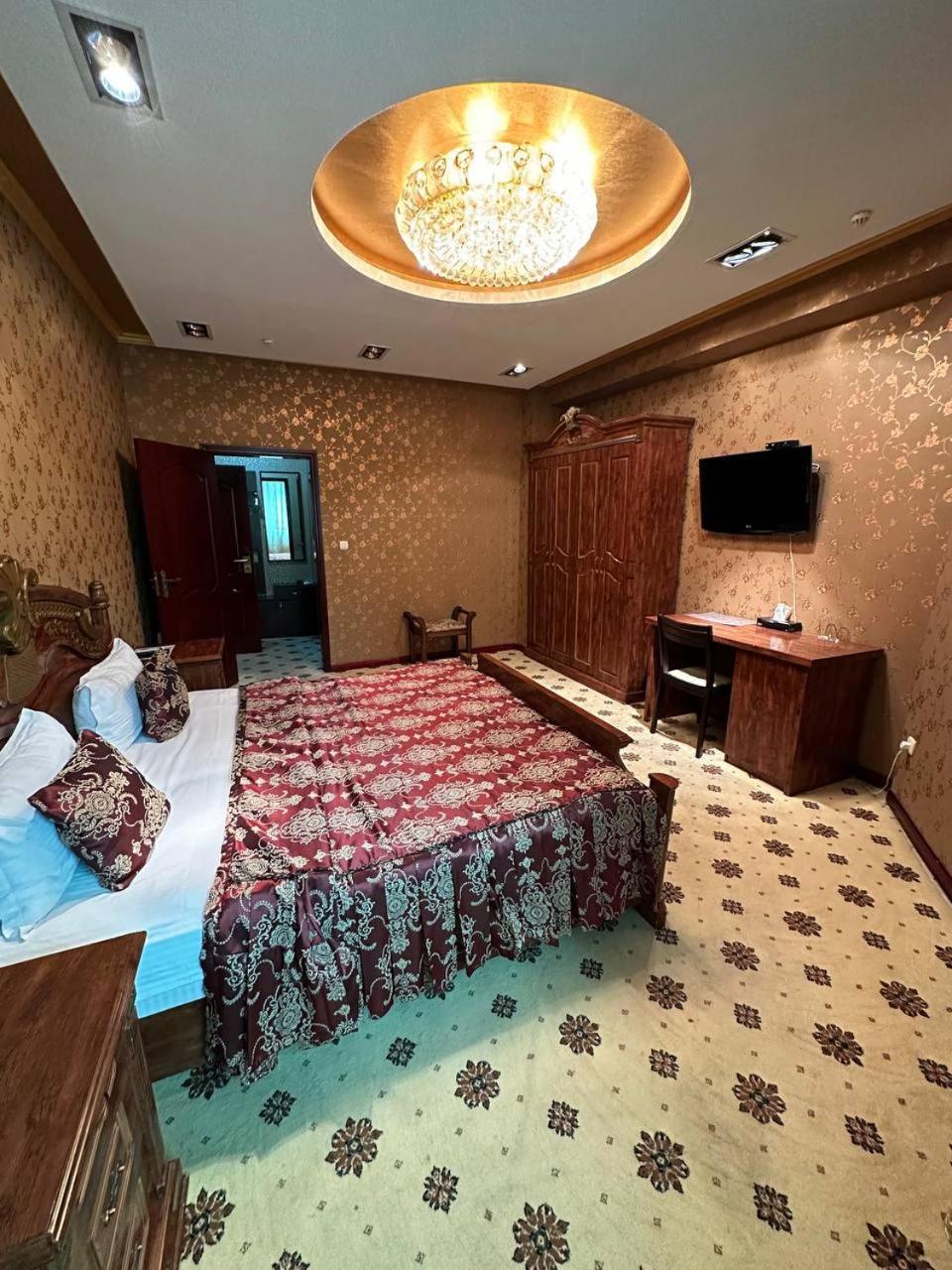 Altyn Adam Hotel Петропавловск Екстериор снимка