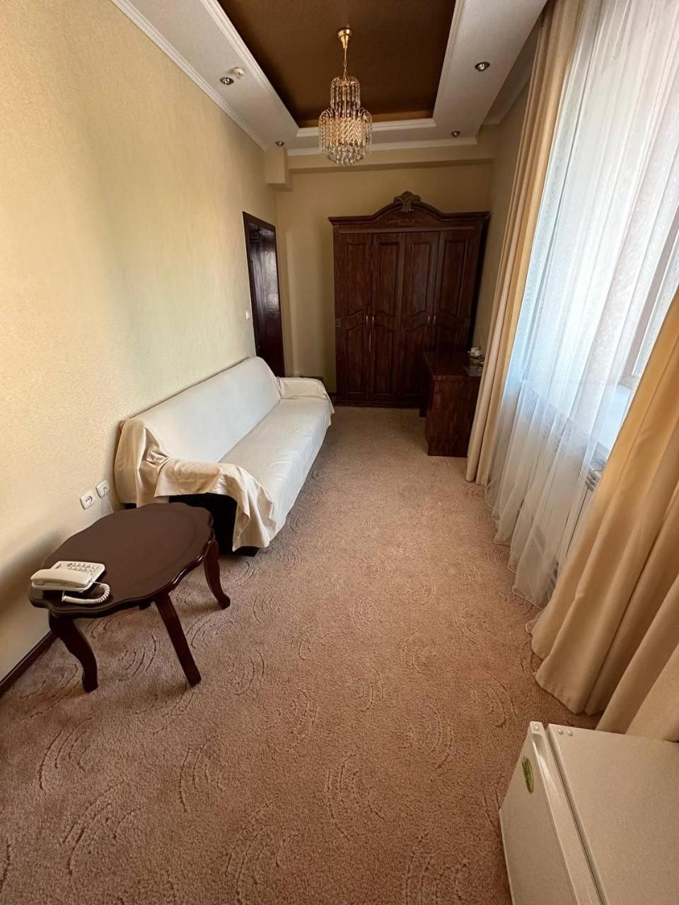 Altyn Adam Hotel Петропавловск Екстериор снимка