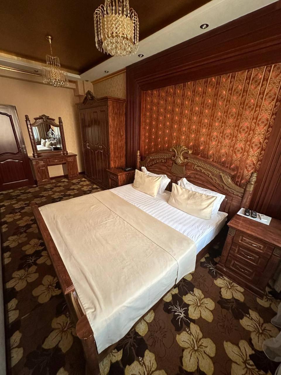 Altyn Adam Hotel Петропавловск Екстериор снимка