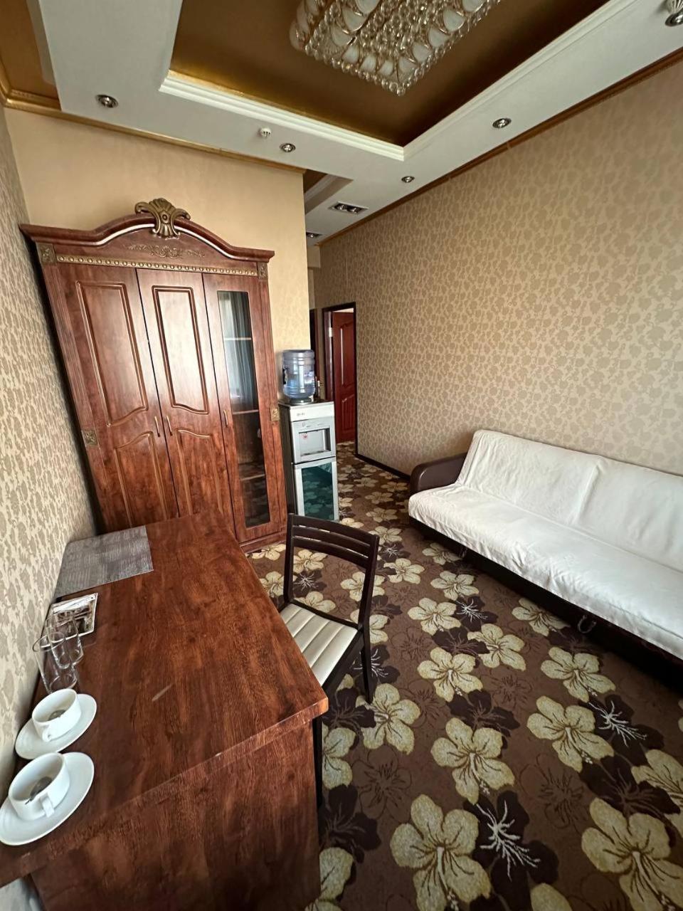 Altyn Adam Hotel Петропавловск Екстериор снимка