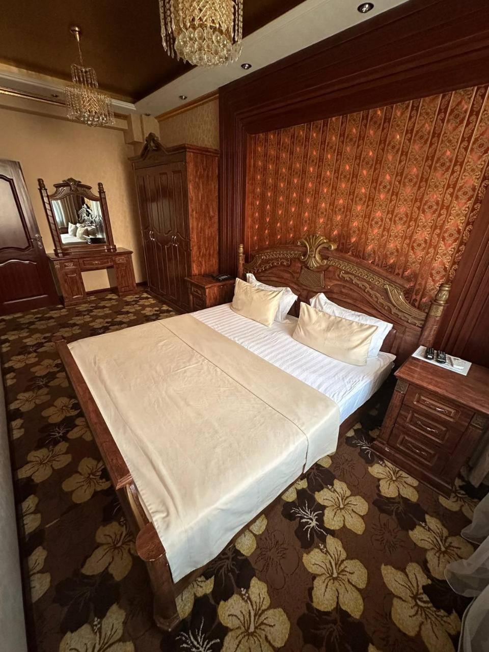Altyn Adam Hotel Петропавловск Екстериор снимка