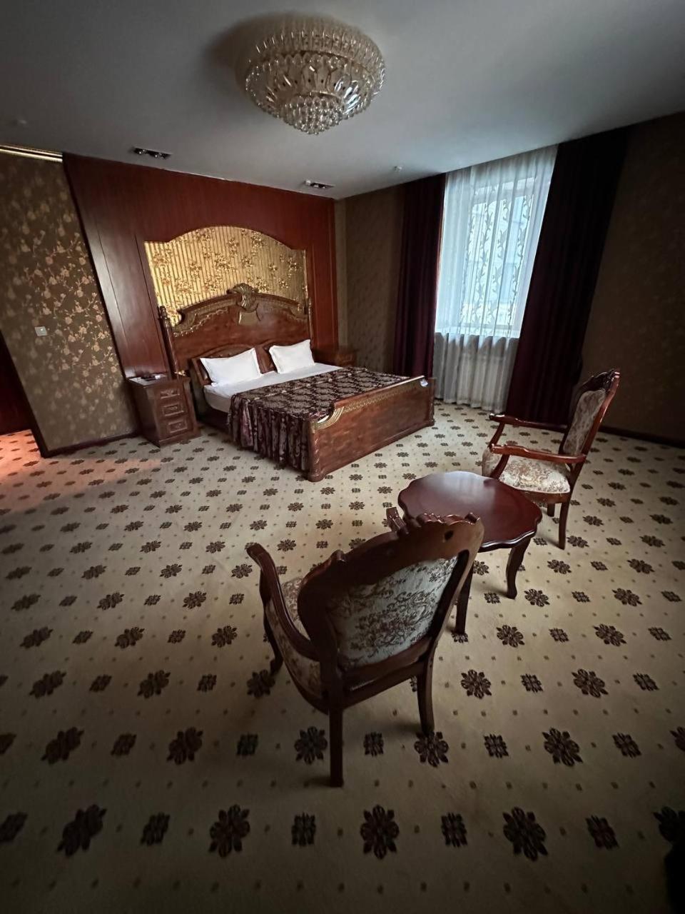 Altyn Adam Hotel Петропавловск Екстериор снимка