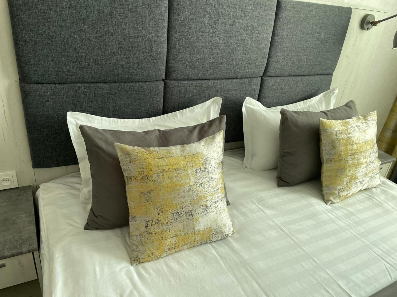 Altyn Adam Hotel Петропавловск Екстериор снимка