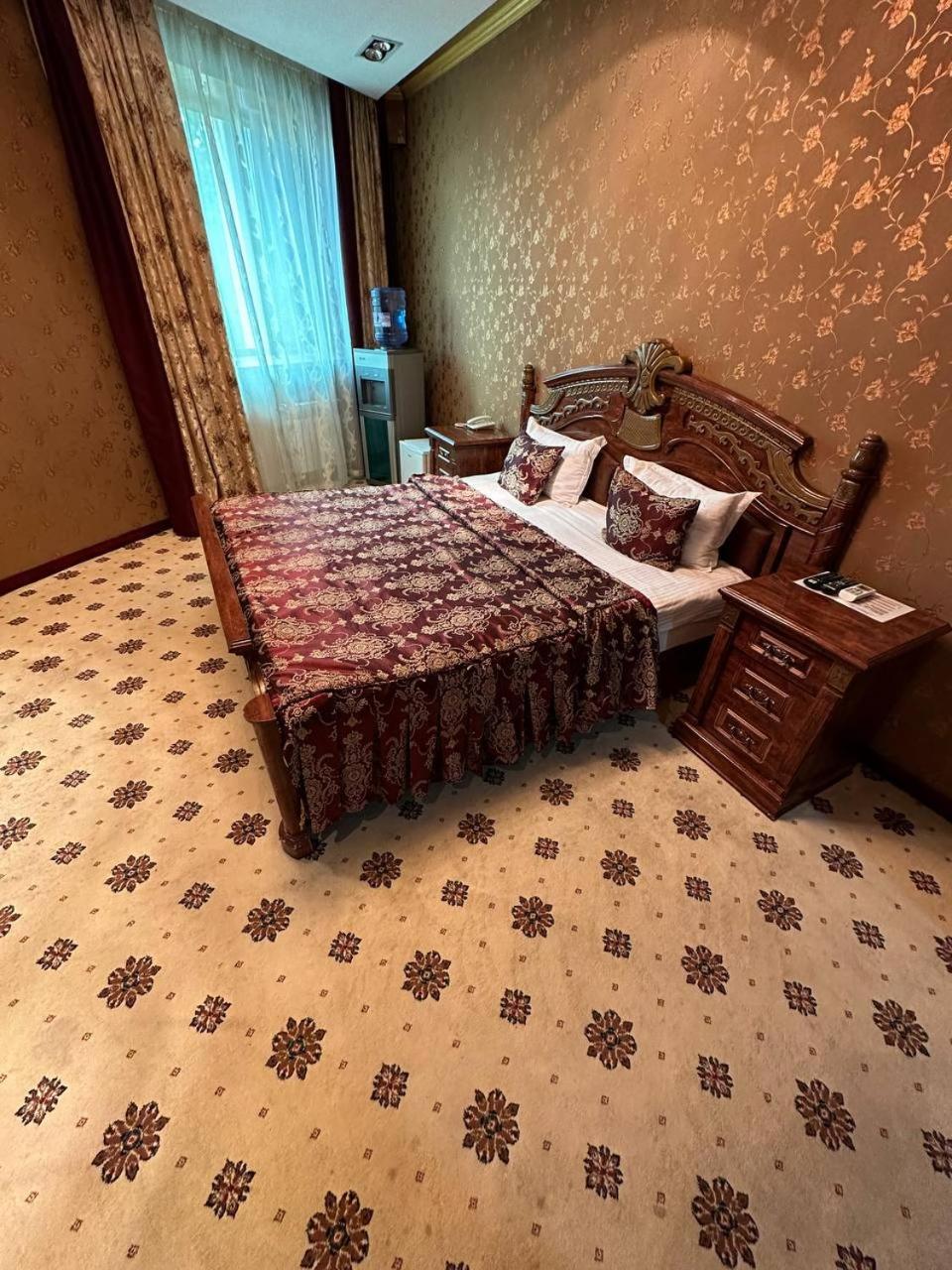 Altyn Adam Hotel Петропавловск Екстериор снимка