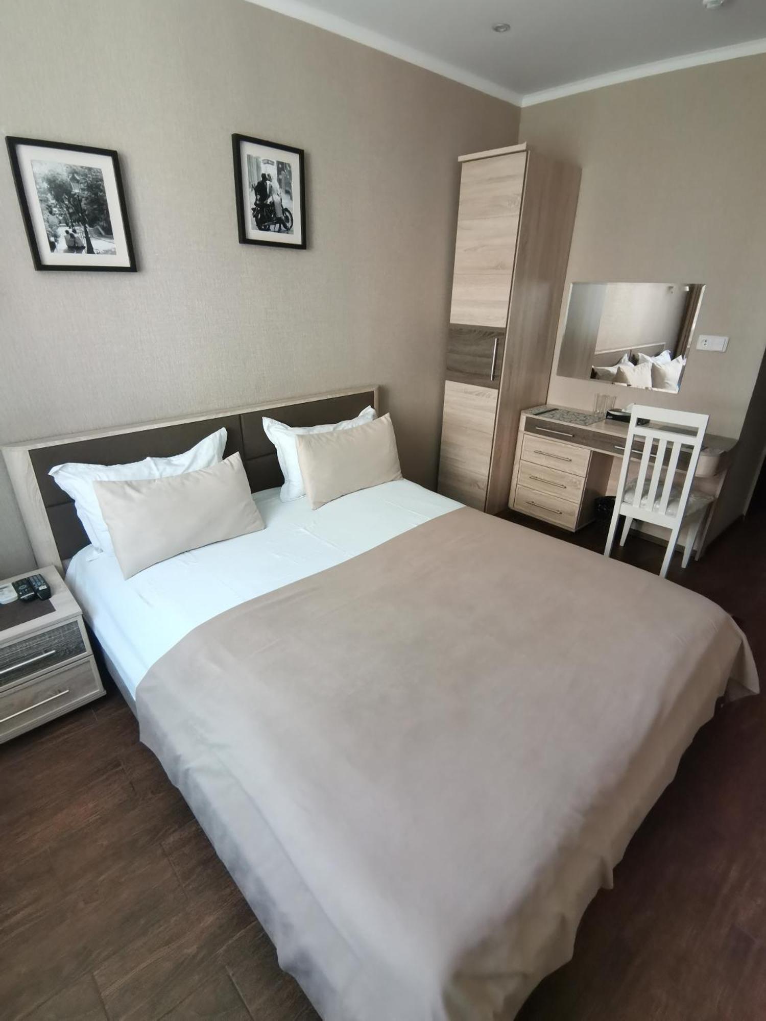 Altyn Adam Hotel Петропавловск Екстериор снимка