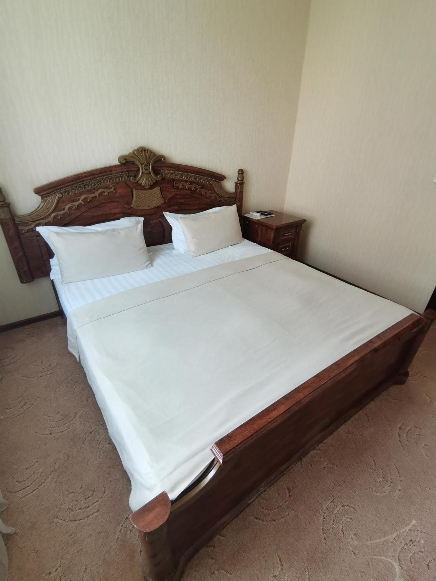 Altyn Adam Hotel Петропавловск Екстериор снимка