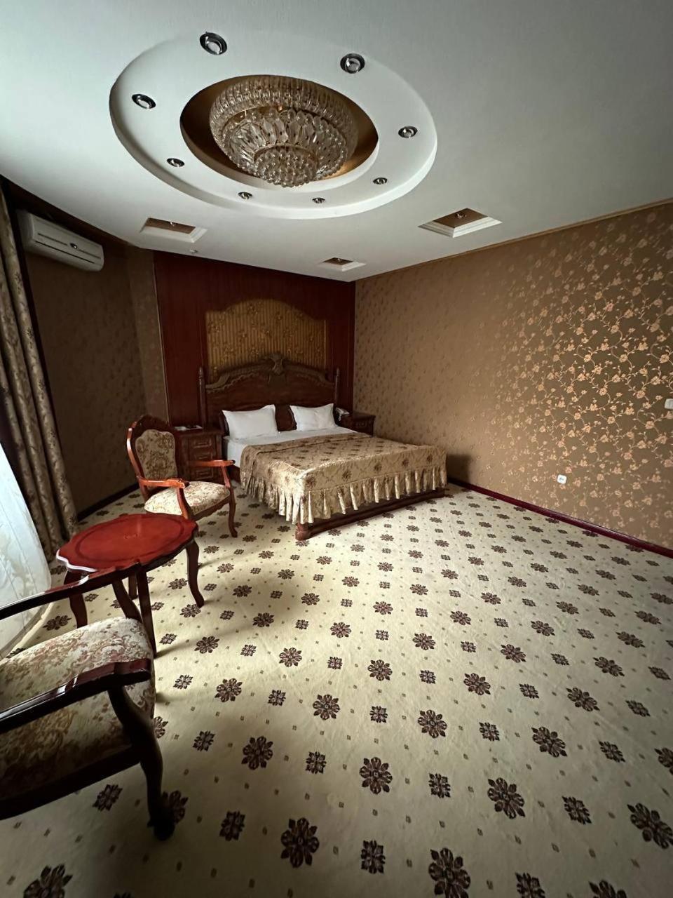 Altyn Adam Hotel Петропавловск Екстериор снимка