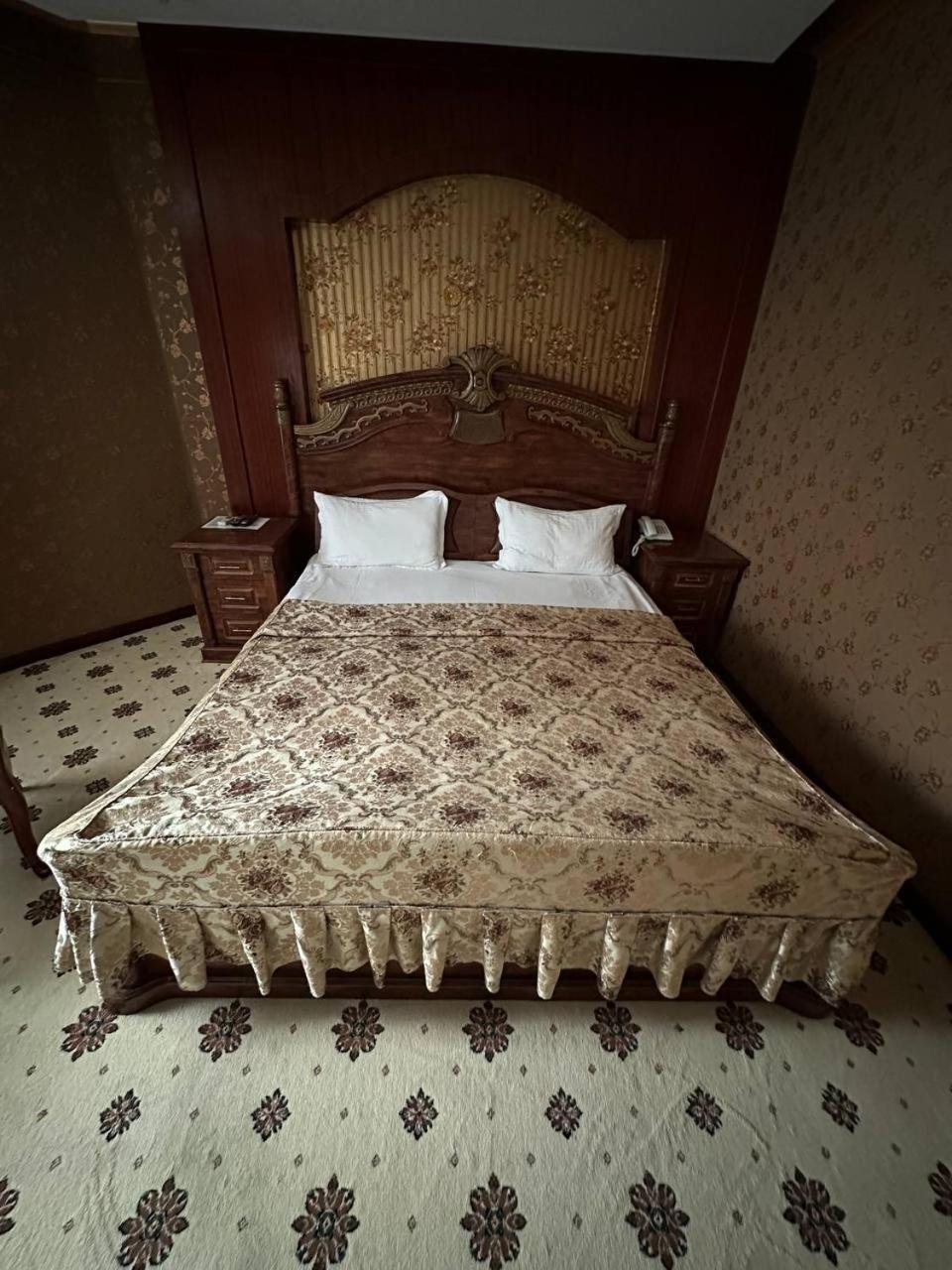 Altyn Adam Hotel Петропавловск Екстериор снимка