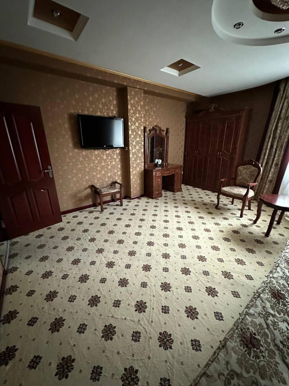 Altyn Adam Hotel Петропавловск Екстериор снимка