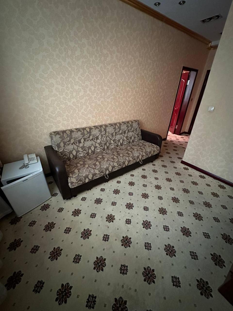 Altyn Adam Hotel Петропавловск Екстериор снимка