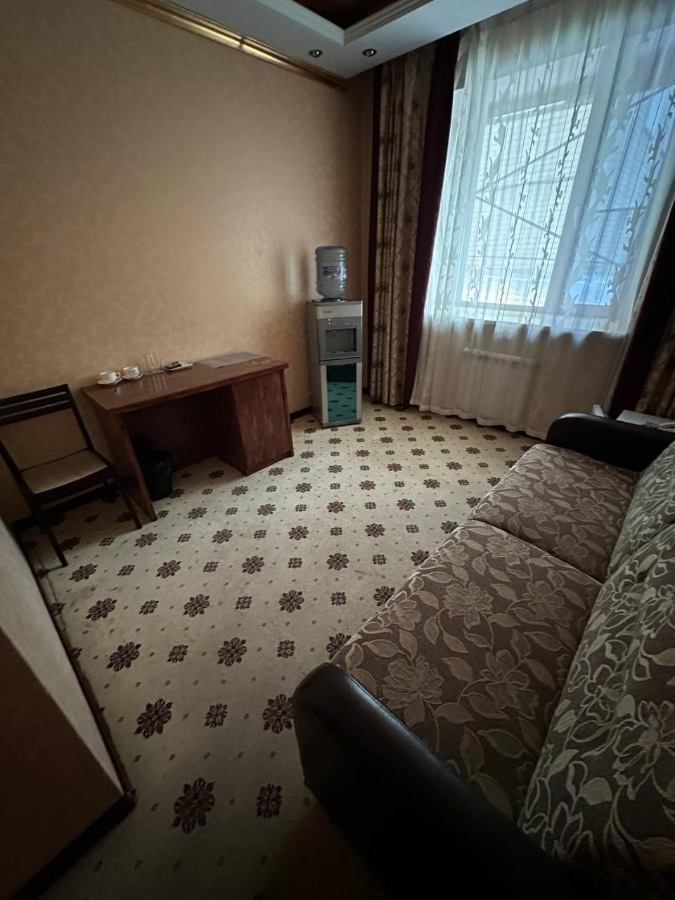 Altyn Adam Hotel Петропавловск Екстериор снимка