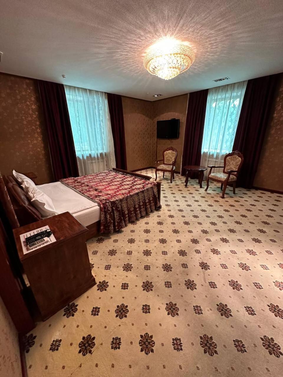 Altyn Adam Hotel Петропавловск Екстериор снимка