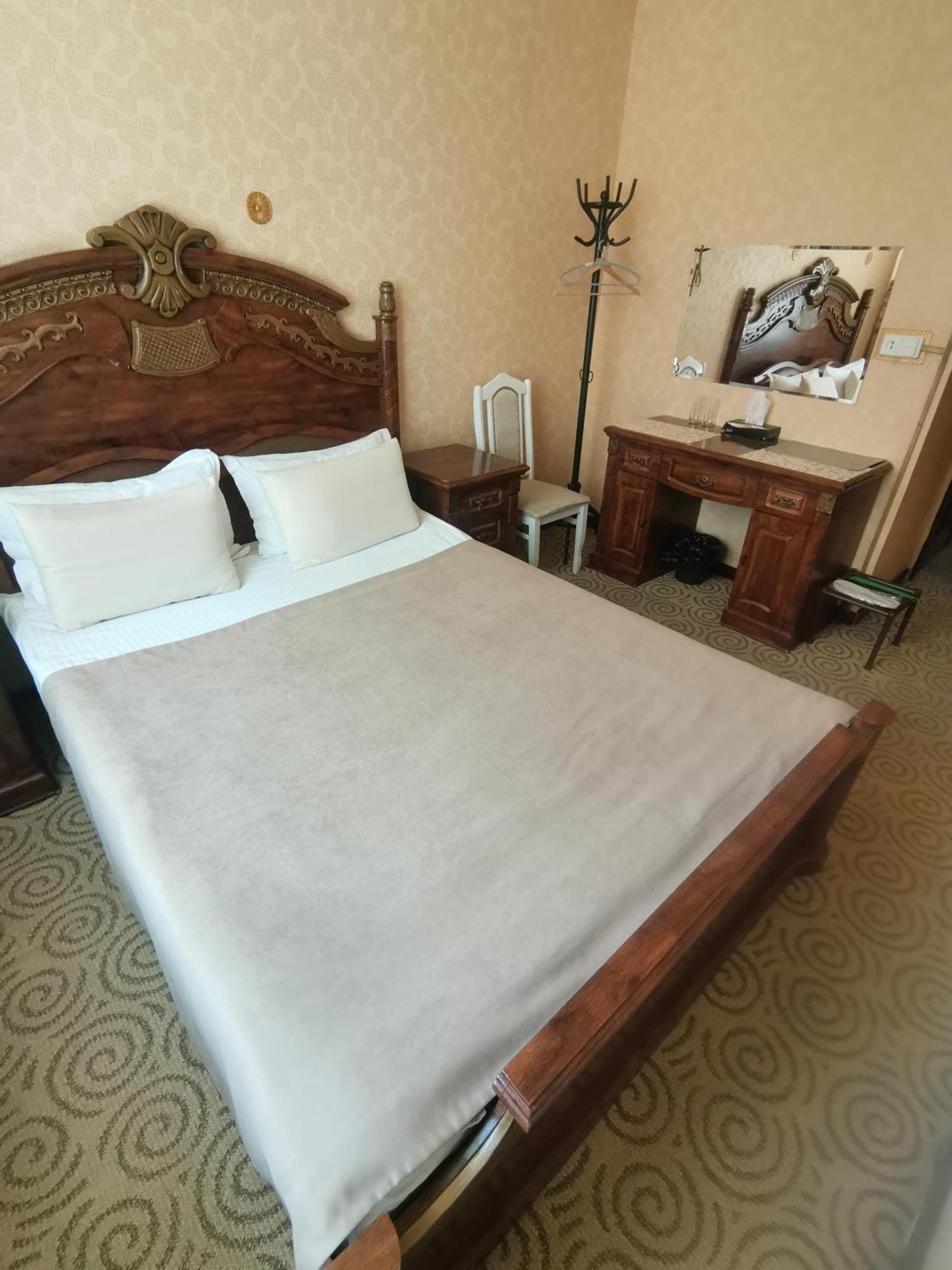 Altyn Adam Hotel Петропавловск Екстериор снимка